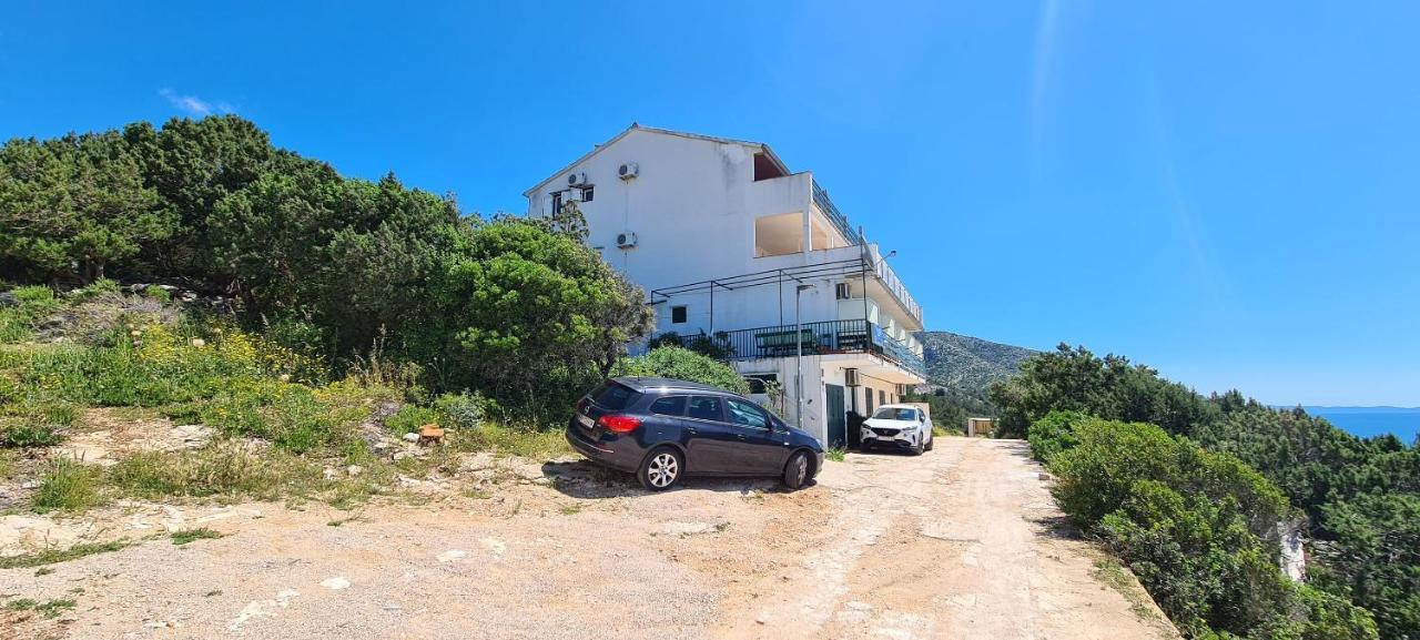 Apartments Ana I Ante Punta Milna  Buitenkant foto