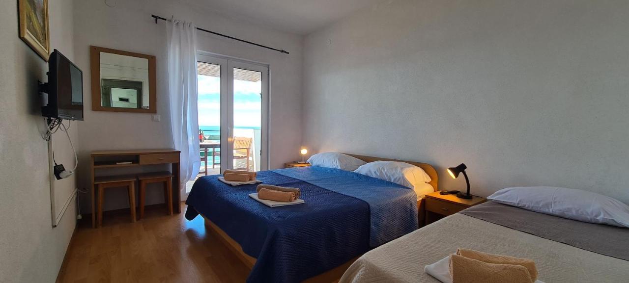 Apartments Ana I Ante Punta Milna  Buitenkant foto