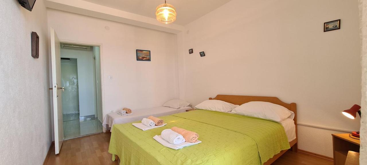Apartments Ana I Ante Punta Milna  Buitenkant foto